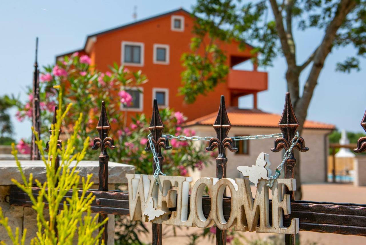Hotel Natura Vilanija Eksteriør bilde